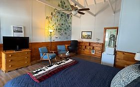 Yardarm Motel